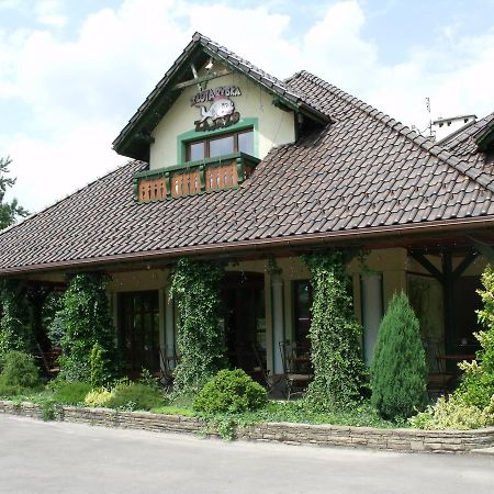 Zajazd Zlota Rybka Andrychów Exterior foto